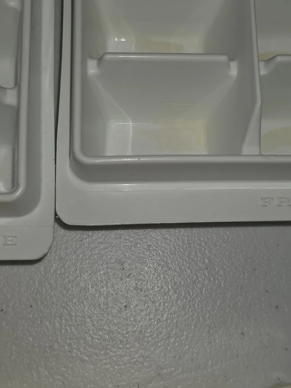 Vintage GE  Hotpoint Plastic Ice Cube Trays White/ Beige/Harvest Gold 4 Assorted